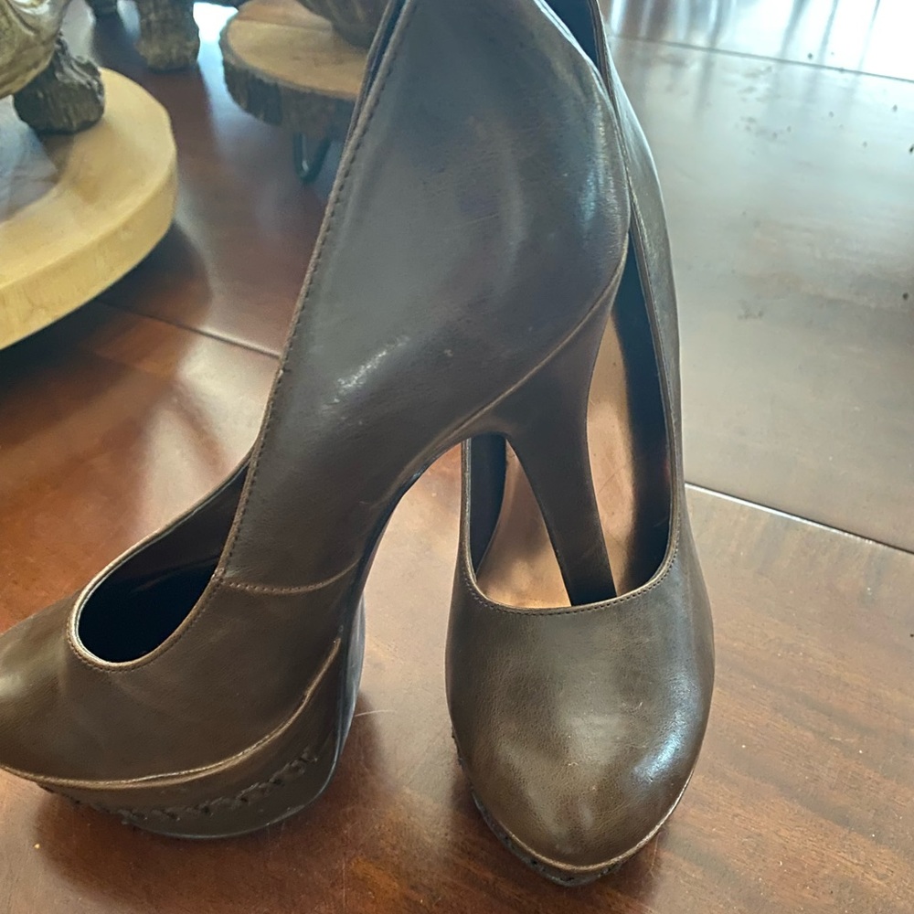 Womens Carlos Santana brown platform heels.  Like new.  Size 7